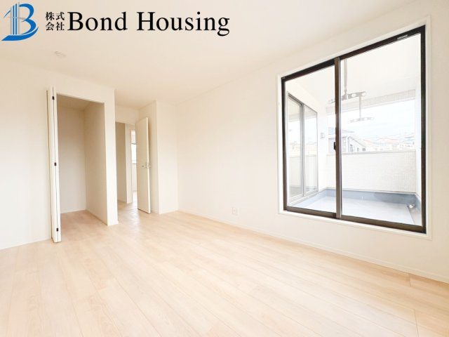 山陽「藤江駅」徒歩9分の好立地　大久保町谷八木　全4棟　2号棟の居間・リビング