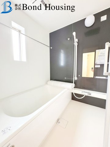 山陽「藤江駅」徒歩9分の好立地　大久保町谷八木　全4棟　2号棟の浴室