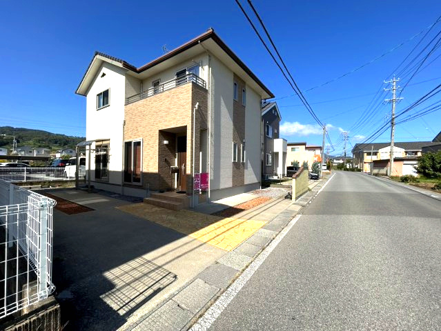 中古戸建　長野市篠ノ井二ツ柳の前面道路含む現地写真