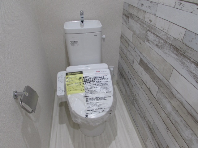 フジパレス伊孑志のトイレ|落ち着いた色調のトイレです