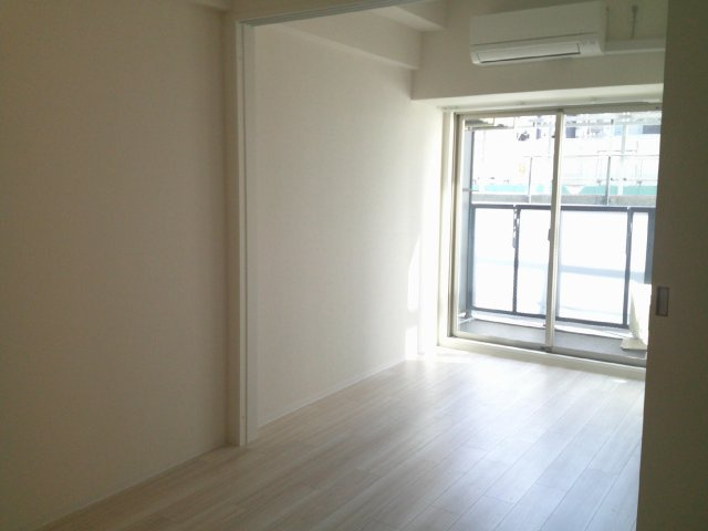 大阪市中央区松屋町住吉の賃貸マンションの居間・リビング