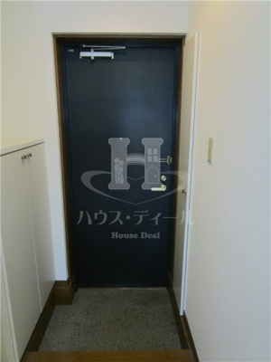 【玄関】 | キューブフラット | 収納もある玄関です