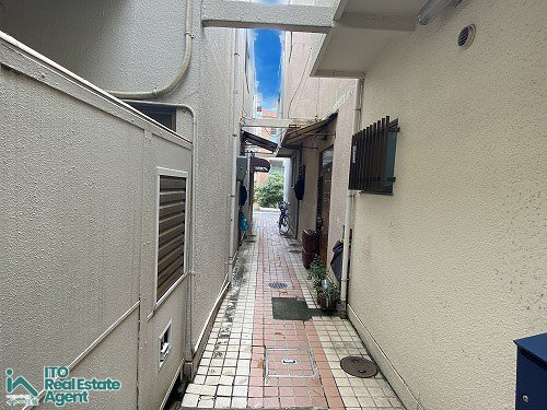 紫野雲林院町 中古テラスの前面道路含む現地写真