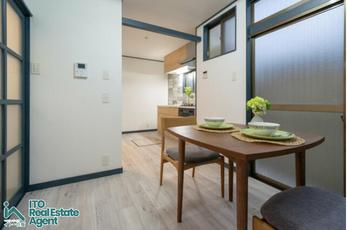 紫野雲林院町 中古テラスのキッチン