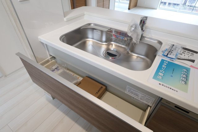 《仲介手数料無料》上尾市原市北１丁目9-12(全1戸)新築一戸建てブルーミングガーデンのキッチン|撮影日 2025年11月16日 15:15 晴れ