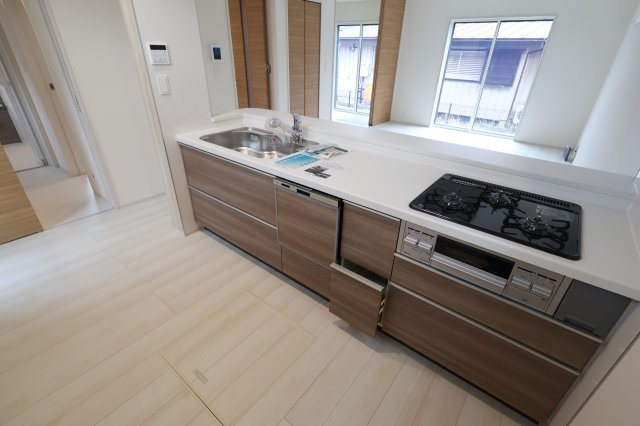 《仲介手数料無料》上尾市原市北１丁目9-12(全1戸)新築一戸建てブルーミングガーデンのキッチン|撮影日 2025年11月16日 15:15 晴れ