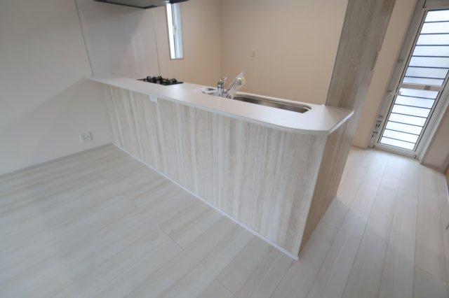 《仲介手数料無料》上尾市原市北１丁目9-12(全1戸)新築一戸建てブルーミングガーデンのキッチン|撮影日 2025年11月16日 15:15 晴れ