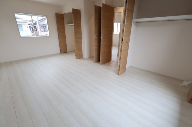 《仲介手数料無料》上尾市原市北１丁目9-12(全1戸)新築一戸建てブルーミングガーデンの洋室|撮影日 2025年11月16日 15:15 晴れ