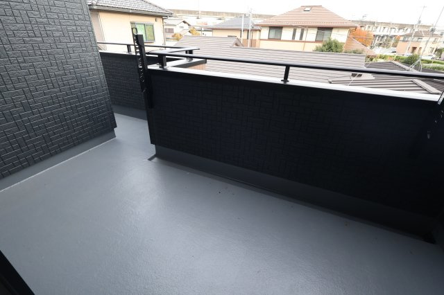 《仲介手数料無料》上尾市原市北１丁目9-12(全1戸)新築一戸建てブルーミングガーデンのバルコニー|撮影日 2025年11月16日 15:15 晴れ