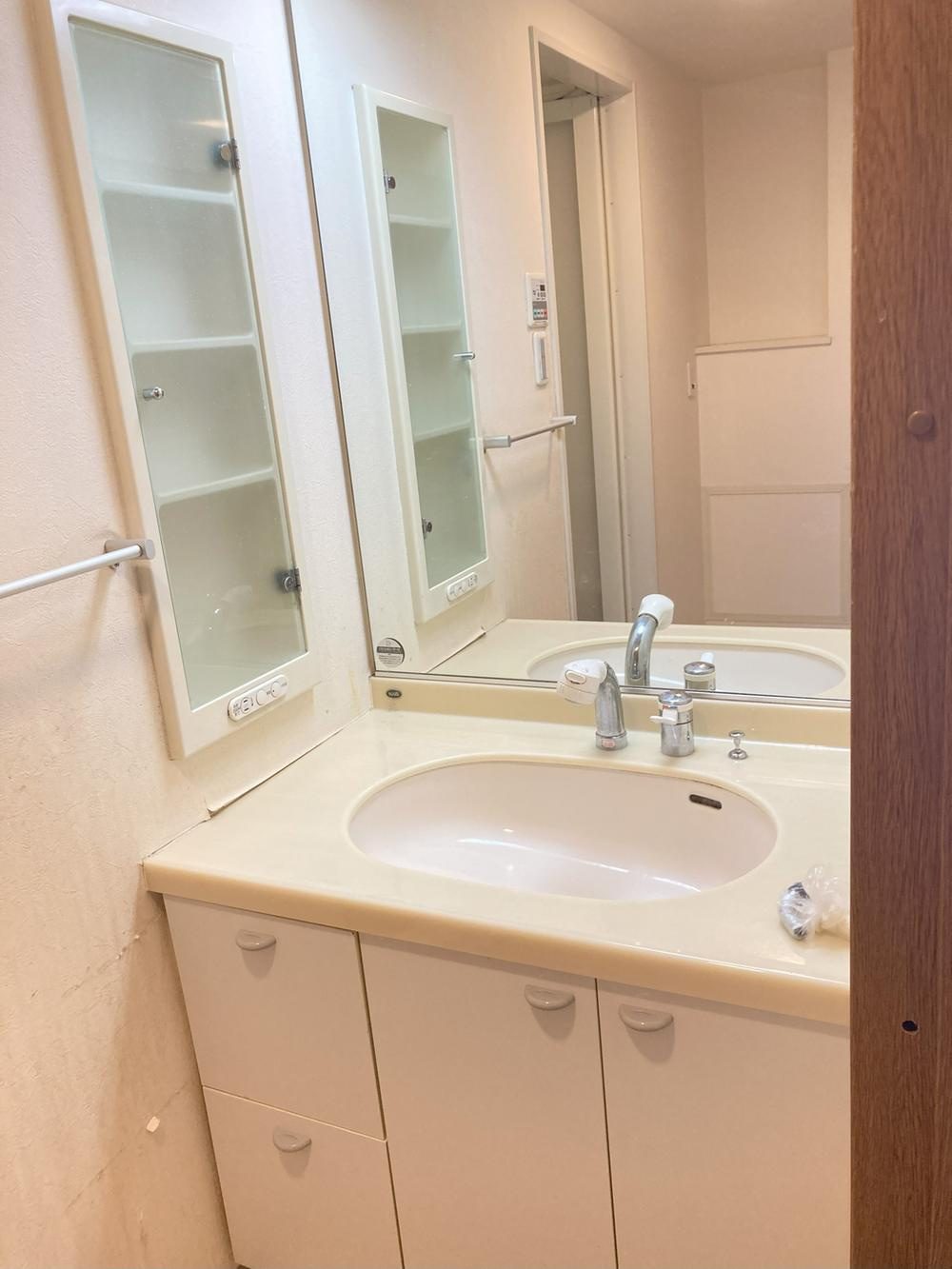 グランコート守口の独立洗面台|シャワー付き洗面化粧台
■物件内覧・資金計画相談・住宅ローン相談、リフォーム相談、お問合せ受付中■
※当日・翌日のご内覧、ご相談はお電話でのお問合せがスムーズです！