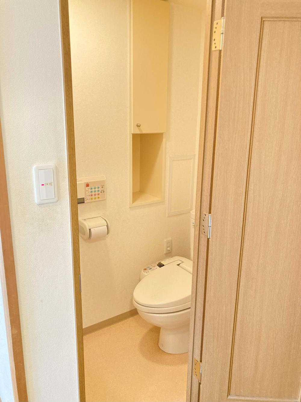 グランコート守口のトイレ|温水洗浄便座
■物件内覧・資金計画相談・住宅ローン相談、リフォーム相談、お問合せ受付中■
※当日・翌日のご内覧、ご相談はお電話でのお問合せがスムーズです！