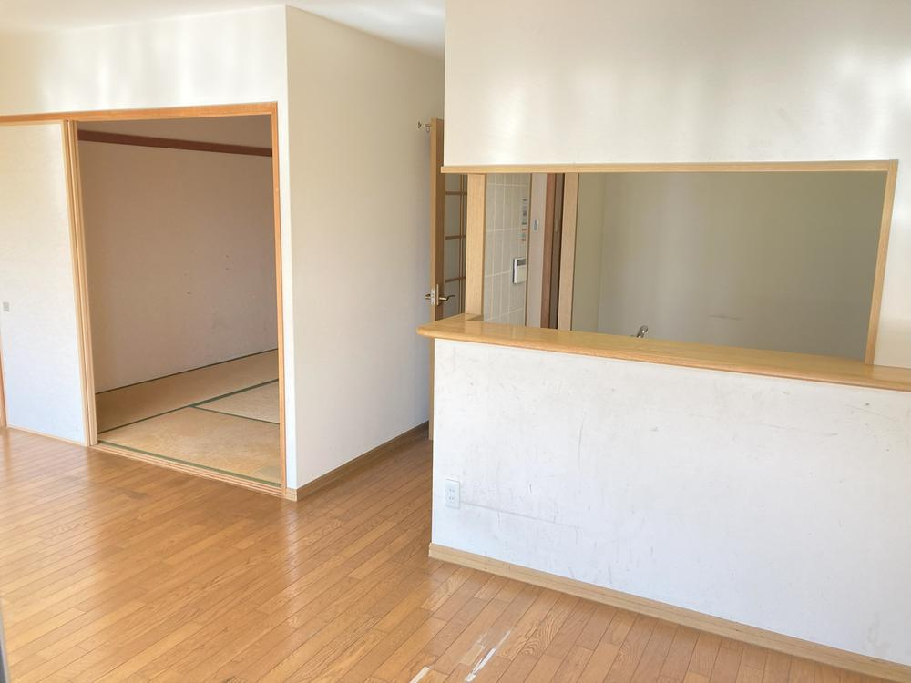 グランコート守口の居間・リビング|LFK15.0帖
■物件内覧・資金計画相談・住宅ローン相談、リフォーム相談、お問合せ受付中■
※当日・翌日のご内覧、ご相談はお電話でのお問合せがスムーズです！