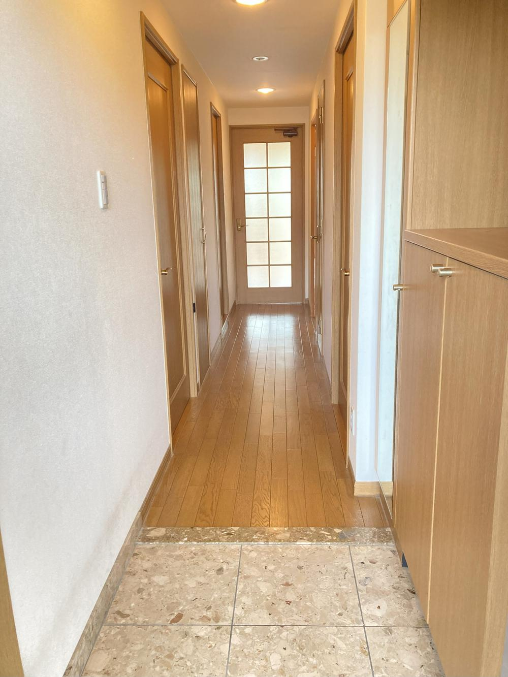 グランコート守口の内装|玄関ホール
■物件内覧・資金計画相談・住宅ローン相談、リフォーム相談、お問合せ受付中■
※当日・翌日のご内覧、ご相談はお電話でのお問合せがスムーズです！