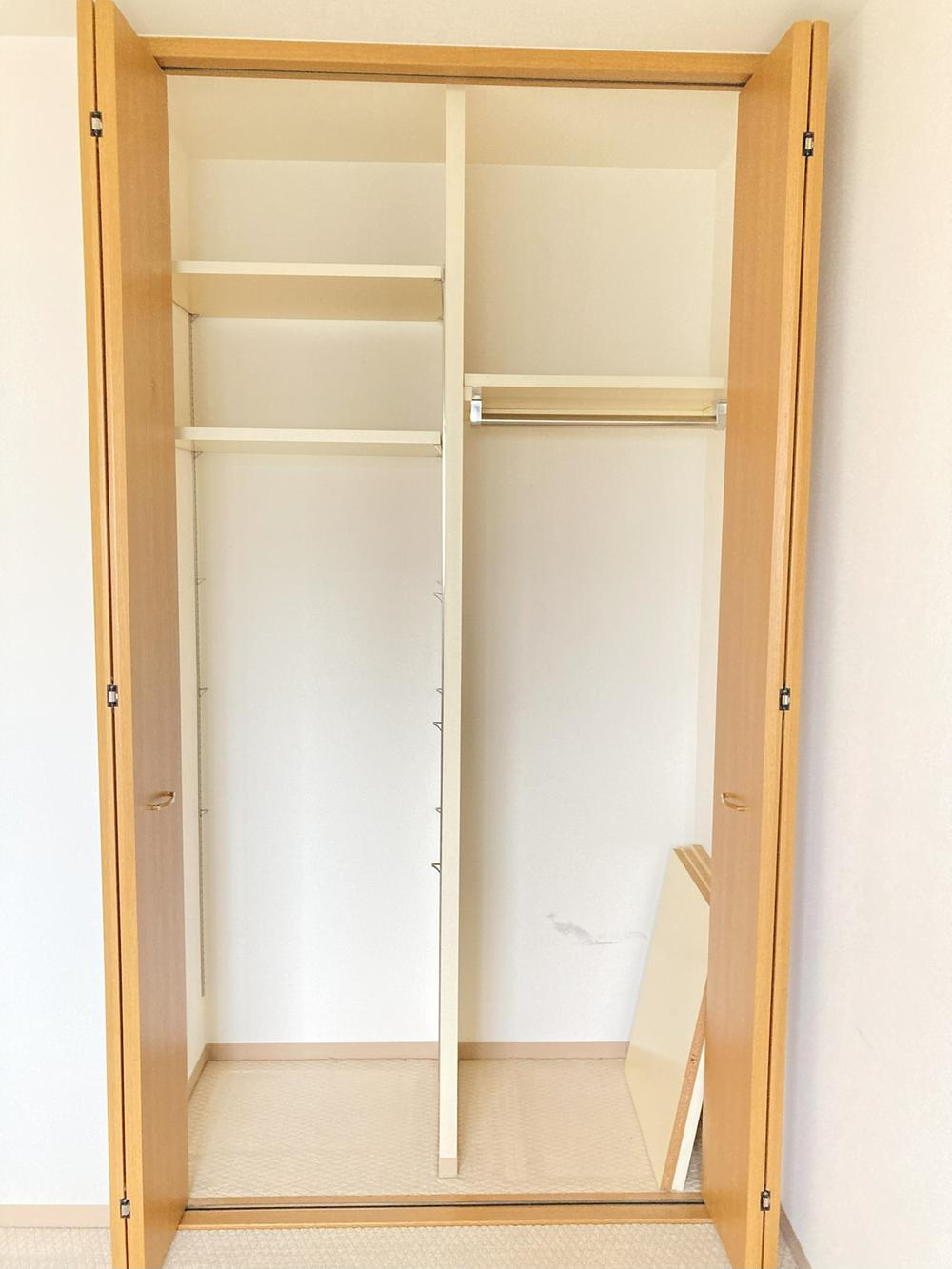 グランコート守口の収納|洋室のクローゼット
■物件内覧・資金計画相談・住宅ローン相談、リフォーム相談、お問合せ受付中■
※当日・翌日のご内覧、ご相談はお電話でのお問合せがスムーズです！