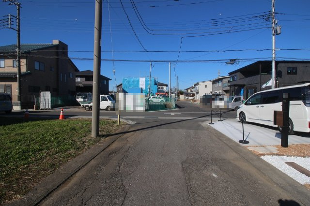 小山市平和の前面道路含む現地写真|北西側道路（2025年11月撮影）