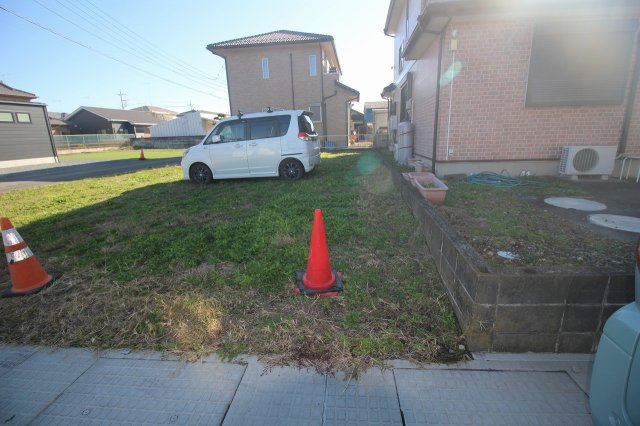 小山市平和の外観|南東側との境界部分（2025年11月撮影）
