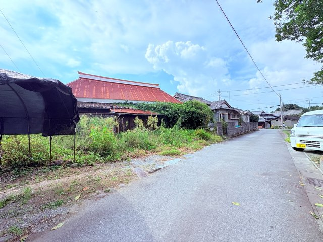 売地)八女市高塚の前面道路含む現地写真