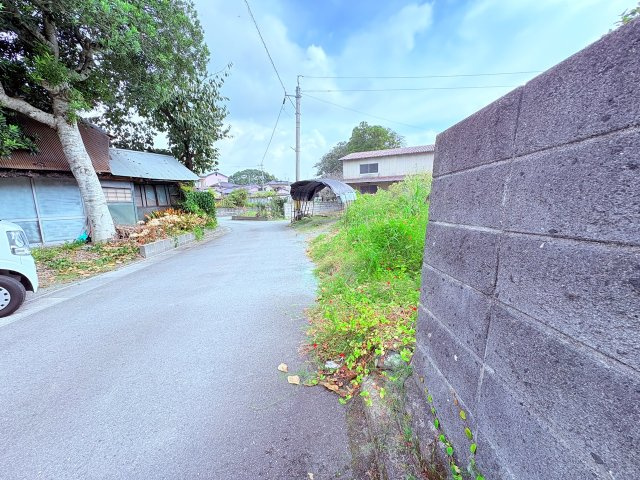 売地)八女市高塚の前面道路含む現地写真