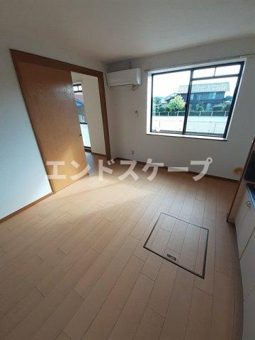 リゼ・クレストの居間・リビング|高崎、前橋のお部屋探しはエンドスケープまで！お客様の理想お聞かせ下さい♪