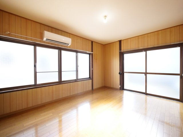 神田貸家の洋室