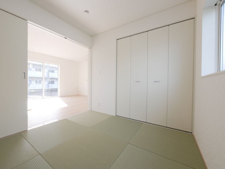 【和室】 | 甲斐市竜王 新築戸建 全2棟1号棟 三方角地 オール電化 | 1階4.5帖洋風和室