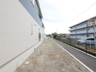 【庭】 | 甲斐市竜王 新築戸建 全2棟1号棟 三方角地 オール電化 | 日当りの良い、広すぎないお庭