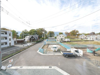 【展望】 | 甲斐市竜王 新築戸建 全2棟1号棟 三方角地 オール電化 | 2階より西側を望む