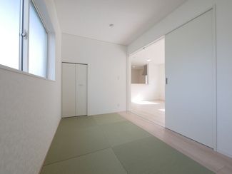 【和室】 | 甲斐市竜王 新築オール電化戸建 全2棟2号棟 南道路 書斎付 | 1階洋風和室5帖