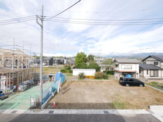 【前面道路含む現地写真】 | 甲斐市竜王 新築オール電化戸建 全2棟2号棟 南道路 書斎付 | 二階より北側を望む