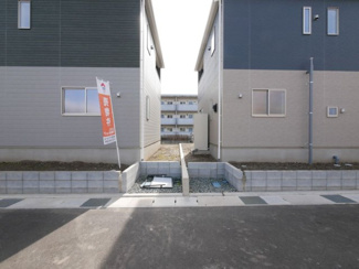 【周辺】 | 甲斐市竜王 新築オール電化戸建 全2棟2号棟 南道路 書斎付 | 敷地西側境界