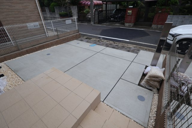 《仲介手数料無料》北区宮原町４丁目56-7新築一戸建てブルーミングガーデンの駐車場|撮影日 2025年10月19日 15:40 曇り