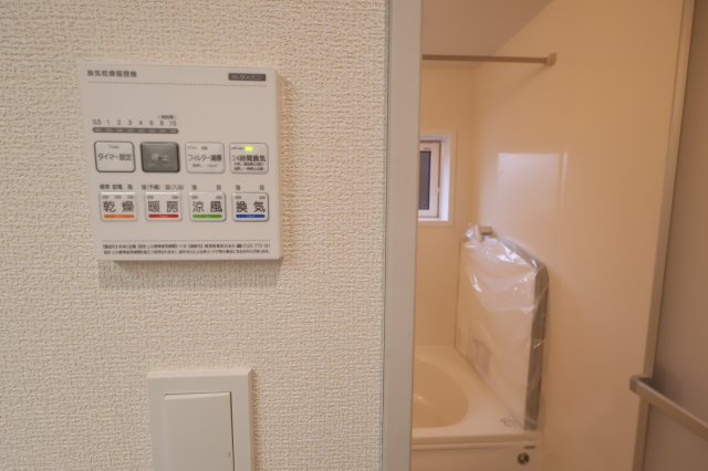 《仲介手数料無料》北区宮原町４丁目56-7新築一戸建てブルーミングガーデンの浴室|撮影日 2025年10月19日 15:40 曇り