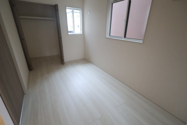 《仲介手数料無料》北区宮原町４丁目56-7新築一戸建てブルーミングガーデンの洋室|撮影日 2025年10月19日 15:40 曇り