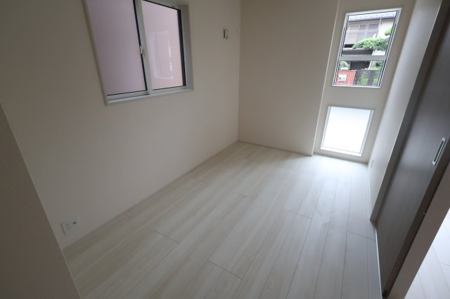 《仲介手数料無料》北区宮原町４丁目56-7新築一戸建てブルーミングガーデンの洋室|撮影日 2025年10月19日 15:40 曇り