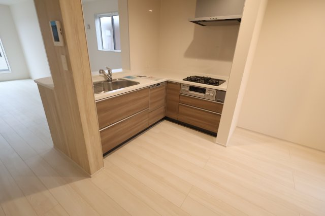 《仲介手数料無料》北区宮原町４丁目56-7新築一戸建てブルーミングガーデンのキッチン|撮影日 2025年10月19日 15:40 曇り