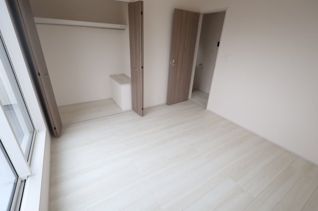 《仲介手数料無料》北区宮原町４丁目56-7新築一戸建てブルーミングガーデンの洋室|撮影日 2025年10月19日 15:40 曇り