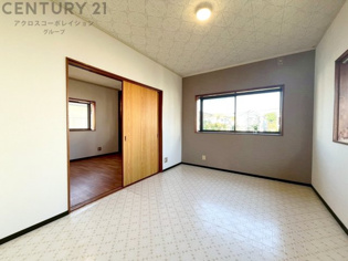 寝室…リラックスできるプライベート空間で、快適な睡眠をサポート。個人の好みに合わせたインテリアや寝具で心地良さを追求。プライベートな時間を過ごし、リフレッシュする場所におすすめです。