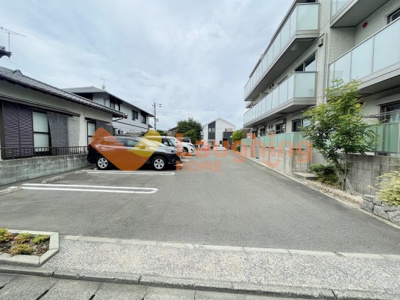 【駐車場】 | ブルームメゾン | カースペースがあります