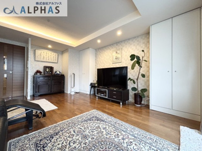 【居間・リビング】 | ロジュマン住吉山手 | ■リビングには収納がありお部屋がスッキリと片づきます♪