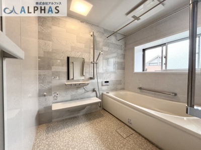 【浴室】 | ロジュマン住吉山手 | ■広々とした浴室は1620サイズを採用♪
■お掃除ラクラク床ワイパー洗浄機能付き♪