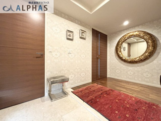 【玄関】 | ロジュマン住吉山手 | ■広々とした玄関には大容量シューズインクローゼットがあります♪