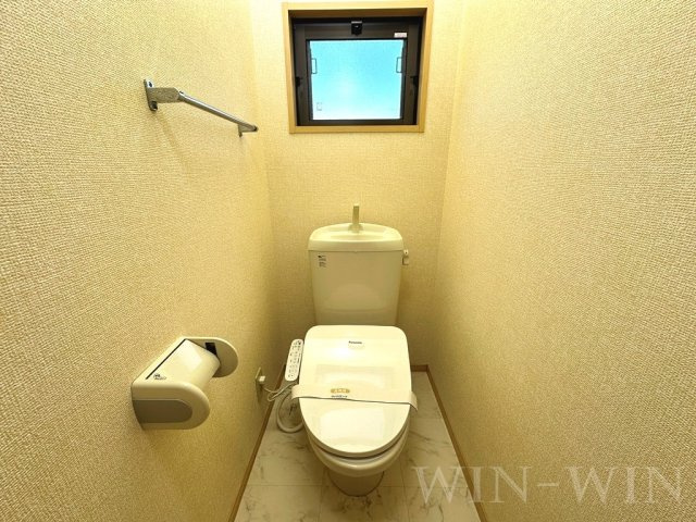 ラ・ファミーユのトイレ|イメージ（同建物内別部屋の写真です）