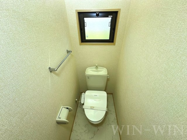 ラ・ファミーユのトイレ|イメージ（同建物内別部屋の写真です）