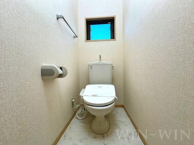 ラ・ファミーユのトイレ|イメージ（同建物内別部屋の写真です）