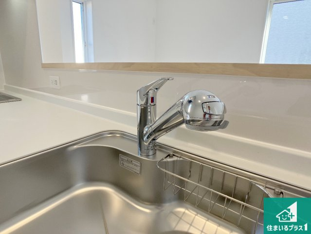 相生市大島町　第2期　新築一戸建ての設備|浄水器を内蔵！炊飯時、お茶を作る時に安心してお水を使えます！お湯と冷水、浄水と原水、シャワーの切替えもワンタッチです！