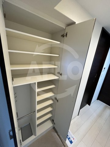 エステムコート難波WEST-SIDE Ⅳザ・フォースの玄関|エステムコート難波WEST-SIDE Ⅳザ・フォース　玄関収納