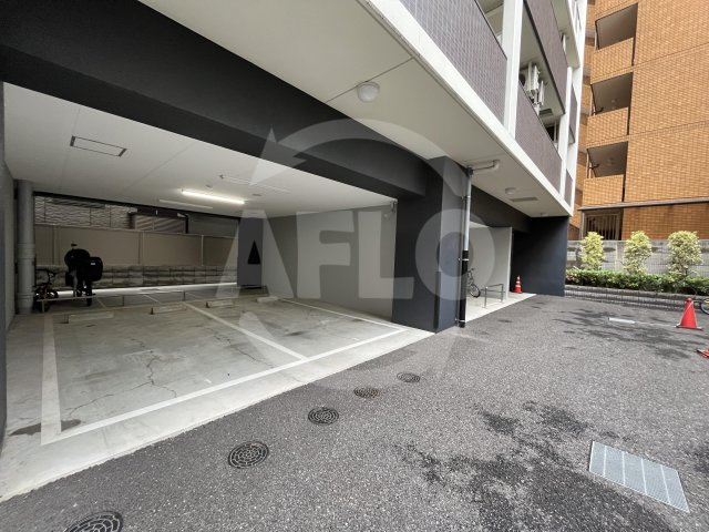 エステムコート難波WEST-SIDE Ⅳザ・フォースの駐車場|エステムコート難波WEST-SIDE Ⅳザ・フォース　