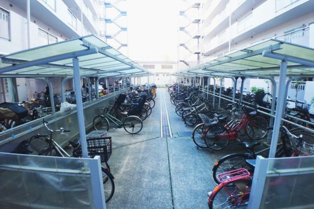 綾瀬グランドハイツの駐輪場
