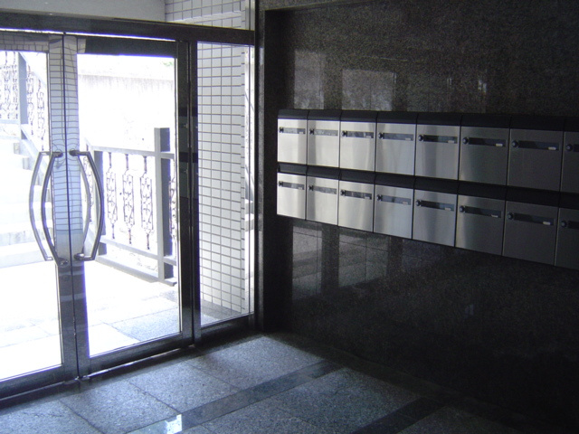 リバーサイド宝塚のエントランス|毎日通るエントランスはこのようになっています