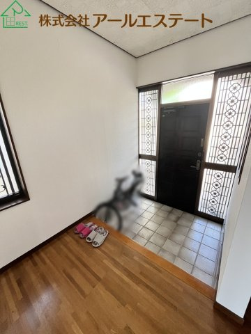 加古川市東神吉町天下原　　中古戸建の玄関